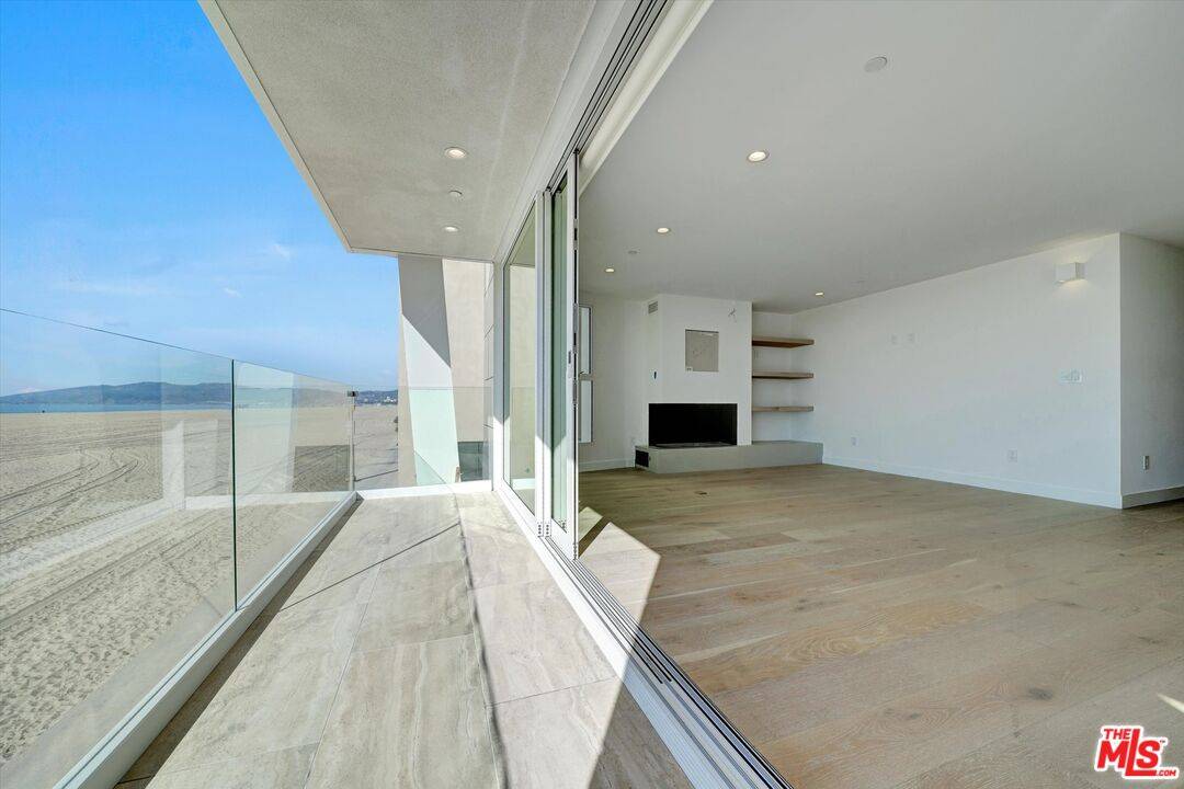 Marina Del Rey, CA 90292,5113 Ocean Front Walk