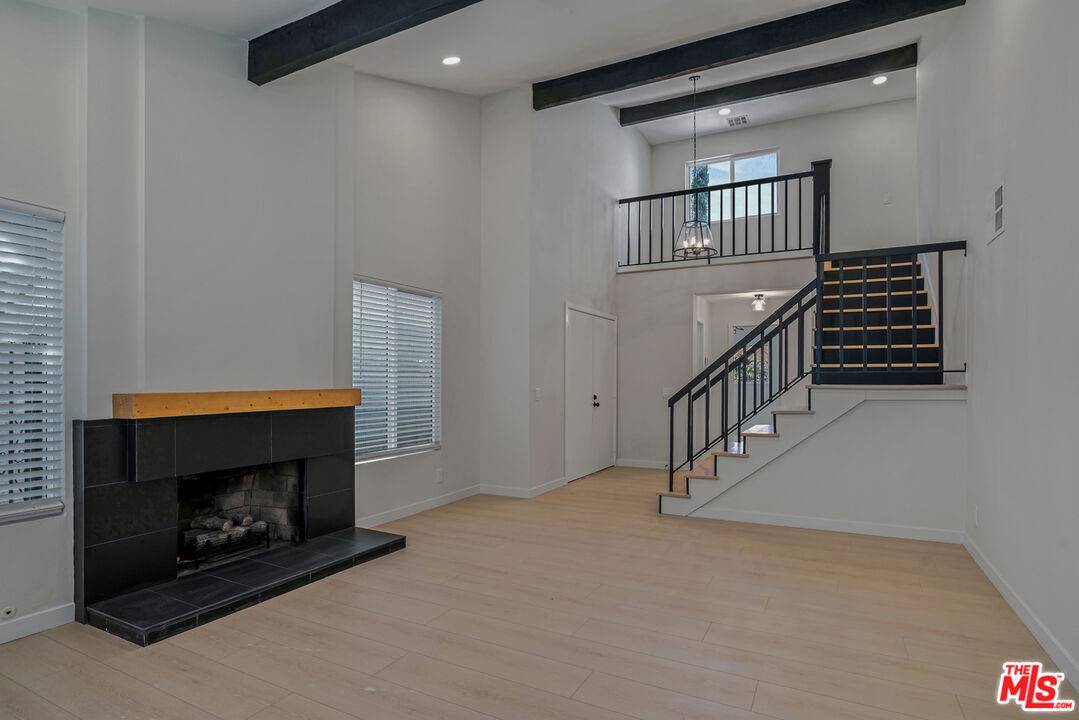 Canoga Park, CA 91304,8027 Hanna Ave