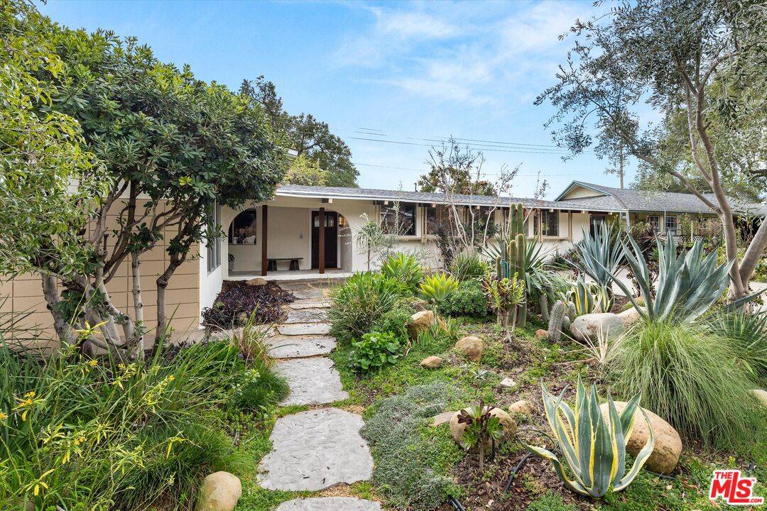 Ojai, CA 93023,529 White Oak Cir