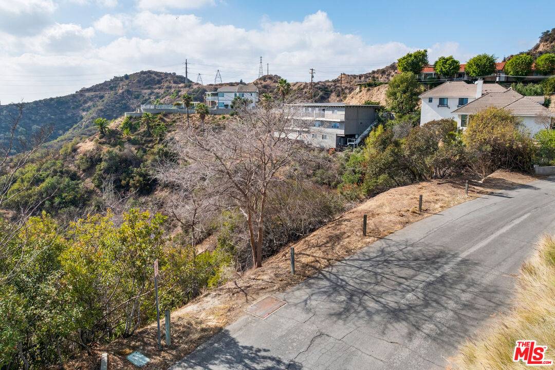 Pasadena, CA 91105,1570 Glen Oaks Blvd