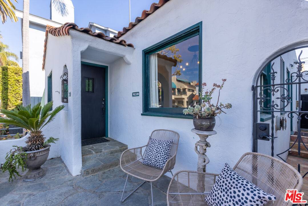 Long Beach, CA 90803,230 Glendora Ave