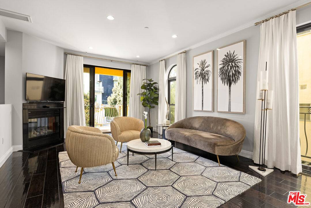 West Hollywood, CA 90048,500 N Orlando Ave #102