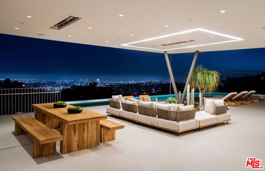 Los Angeles, CA 90069,1680 N Doheny Dr