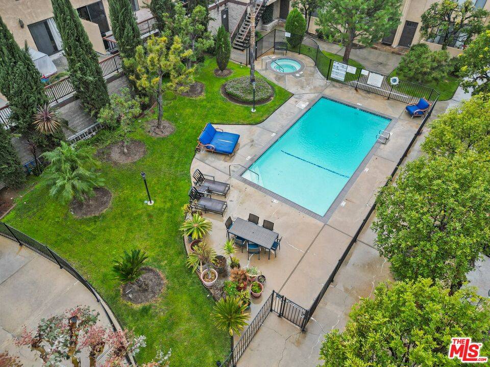 Woodland Hills, CA 91303,22038 Vanowen St #208