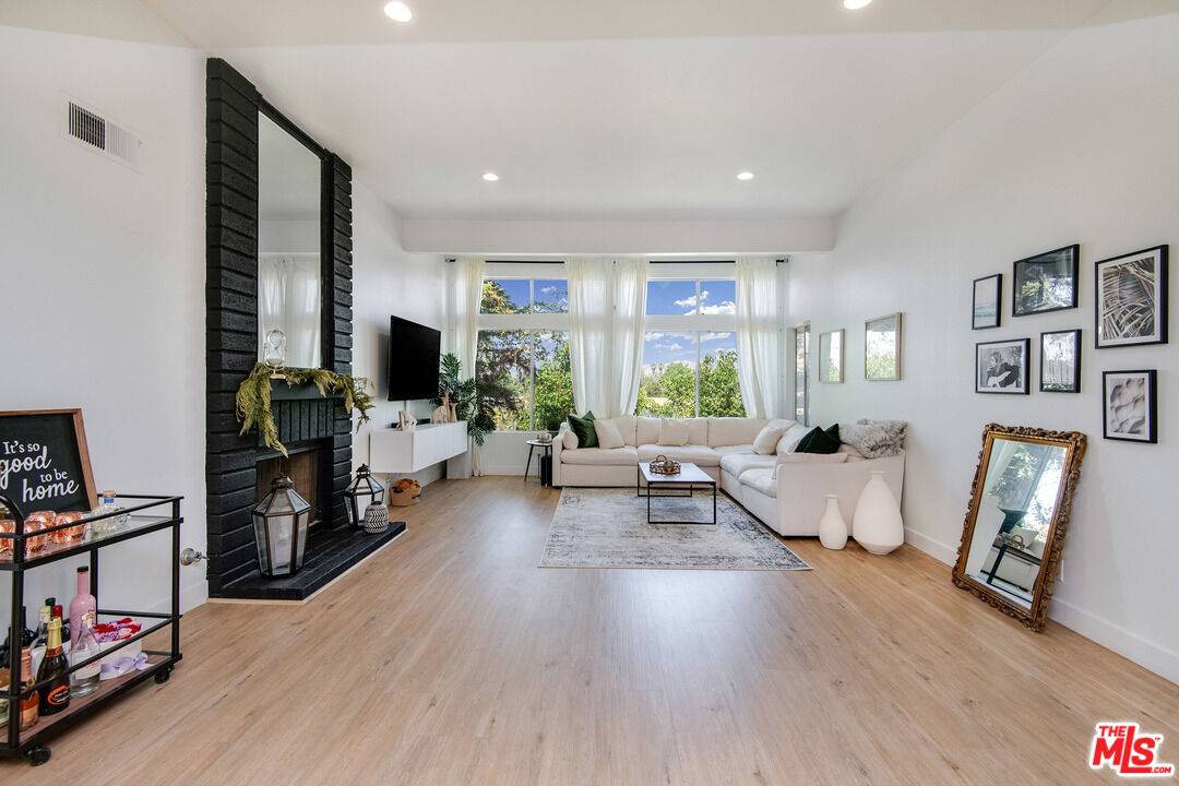 Canoga Park, CA 91304,7800 Topanga Canyon Blvd #206