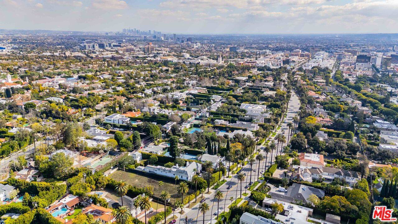 Beverly Hills, CA 90210,708 N Beverly Dr