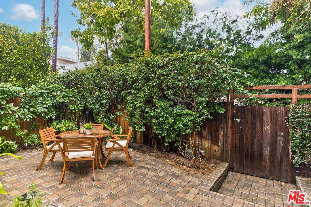 West Hollywood, CA 90069,8865 Cynthia St