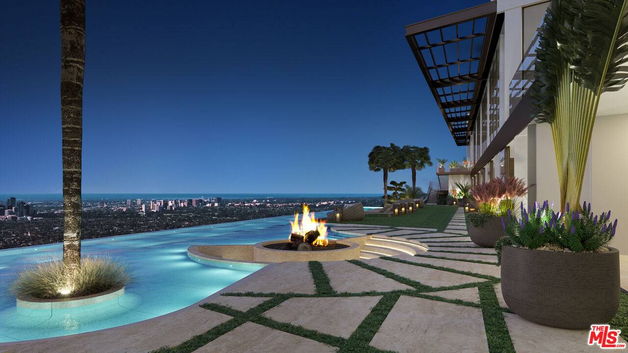Los Angeles, CA 90069,1633 Blue Jay Way