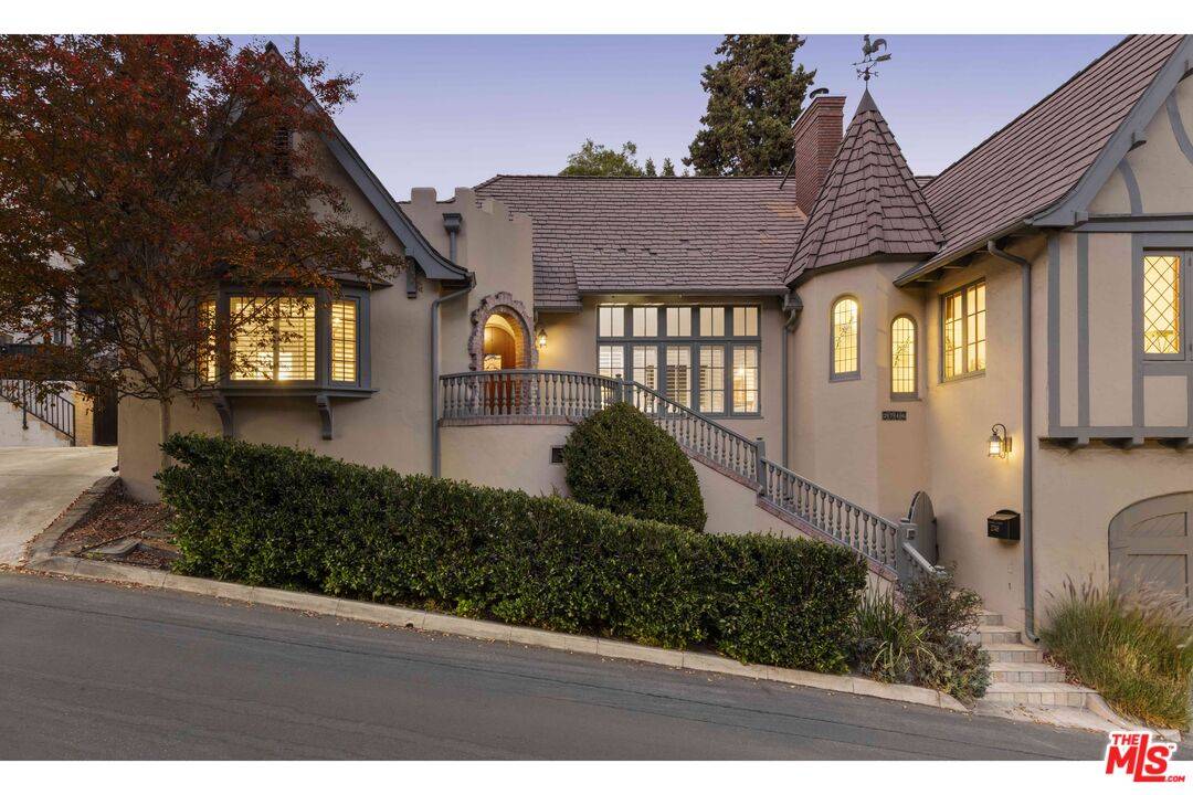 Los Angeles, CA 90068,2746 Belden Dr