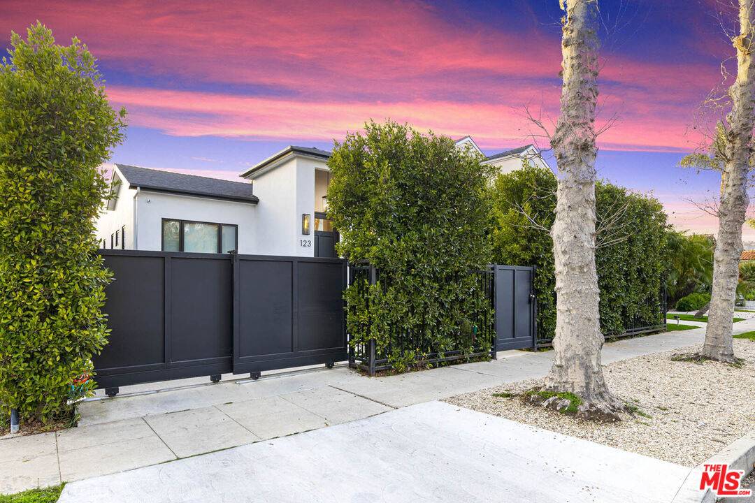 Los Angeles, CA 90048,123 S Kilkea Dr
