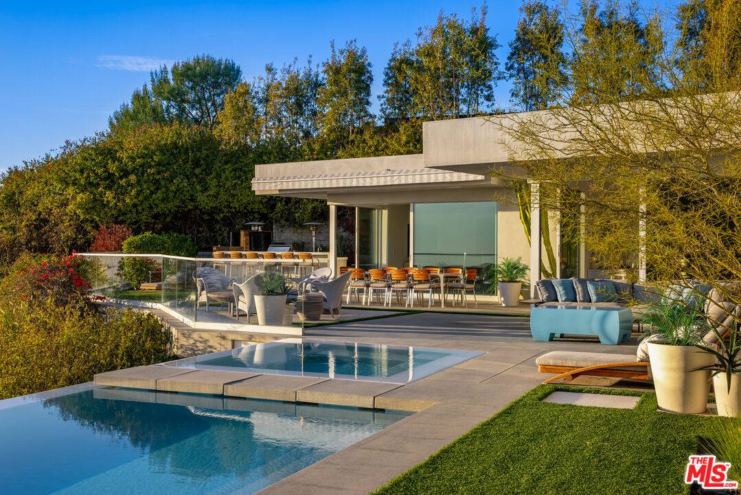 Beverly Hills, CA 90210,1645 Carla Rdg