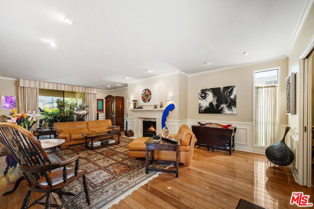 Beverly Hills, CA 90210,455 N Oakhurst Dr #A2