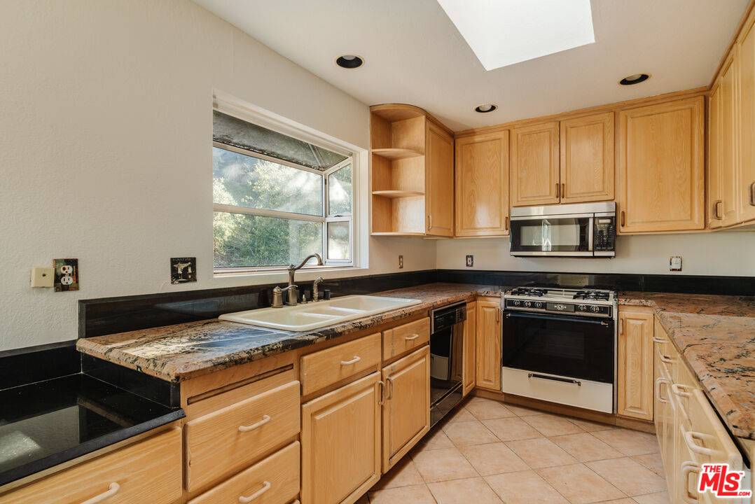 Topanga, CA 90290,22011 Callado Way