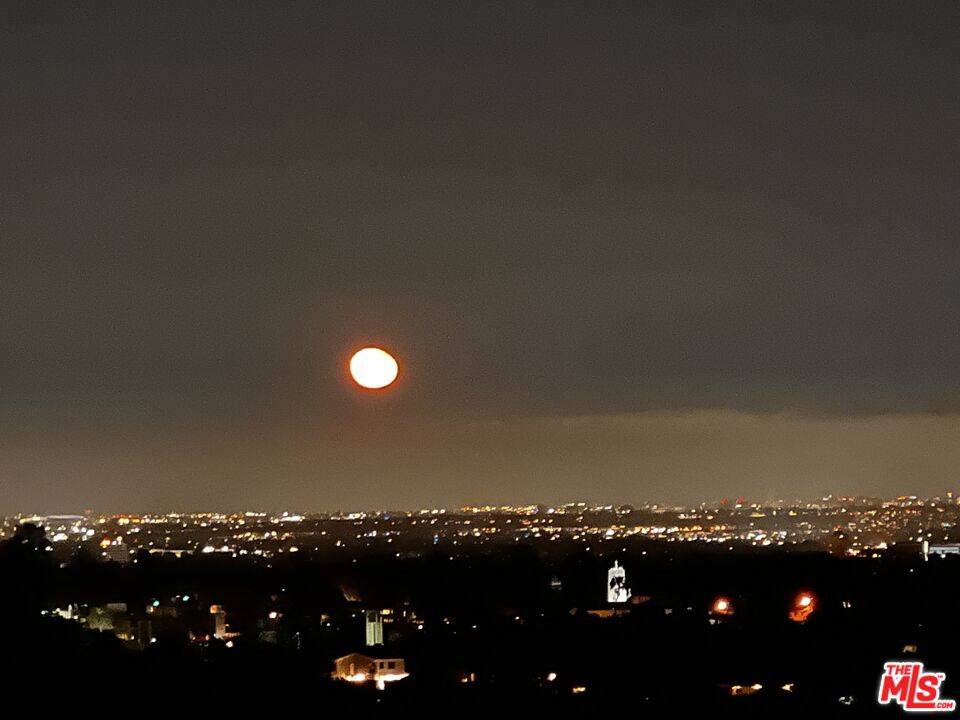 Pacific Palisades, CA 90272,16613 Pequeno Pl