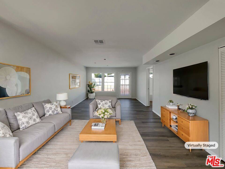 Granada Hills, CA 91344,15931 Harvest St