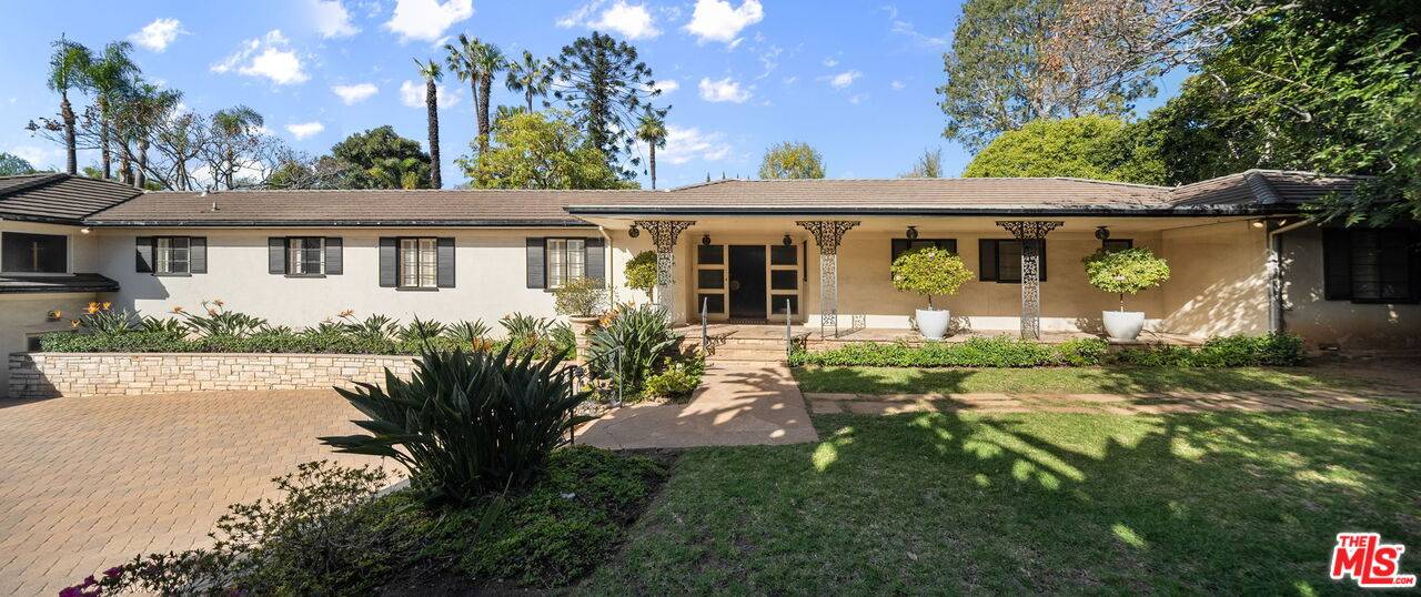 Beverly Hills, CA 90210,609 Mountain Dr