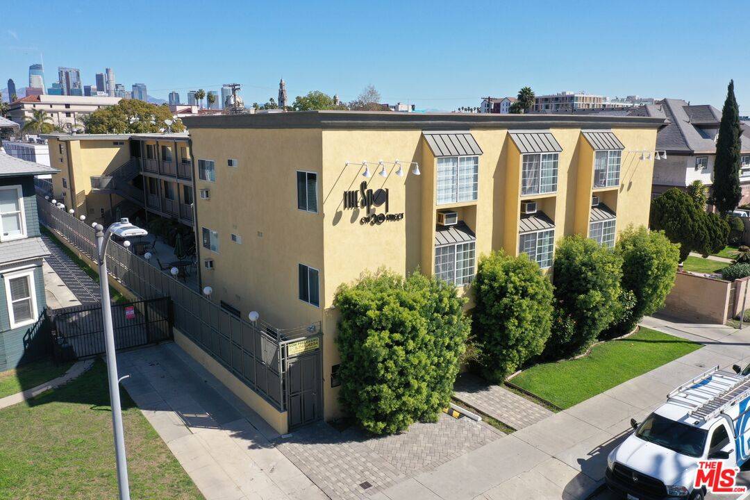 Los Angeles, CA 90007,721 W 30th St