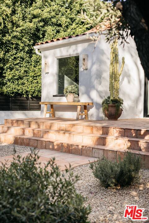 Los Angeles, CA 90048,458 N Croft Ave