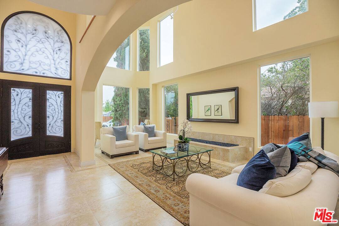 Encino, CA 91316,5147 Newcastle Ave