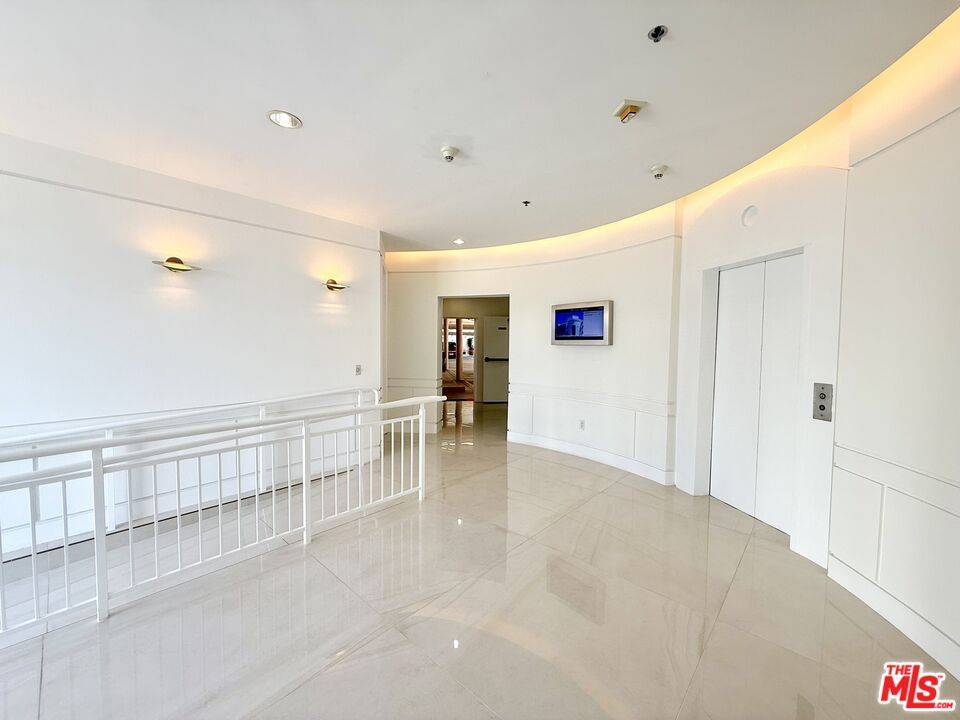 Beverly Hills, CA 90211,8693 Wilshire Blvd #200