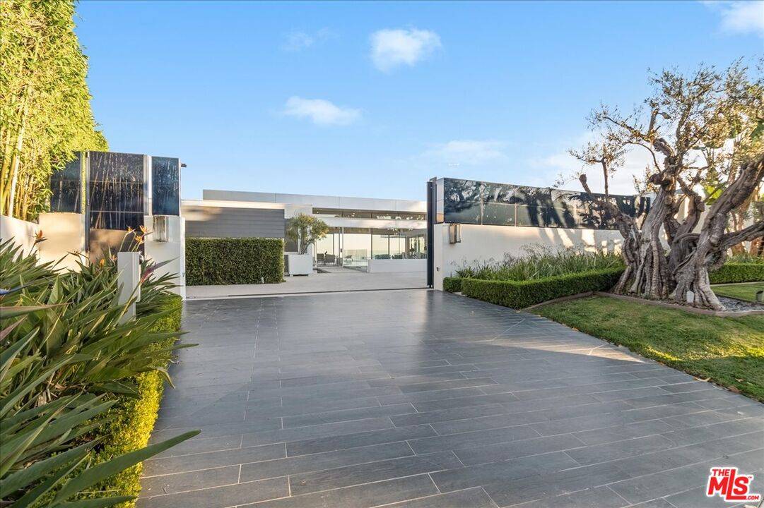 Beverly Hills, CA 90210,1620 Carla Rdg