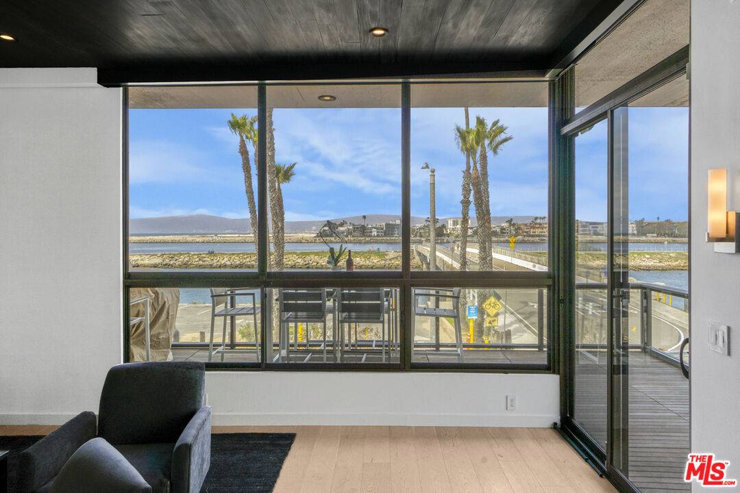 Playa Del Rey, CA 90293,6209 Pacific Ave #201