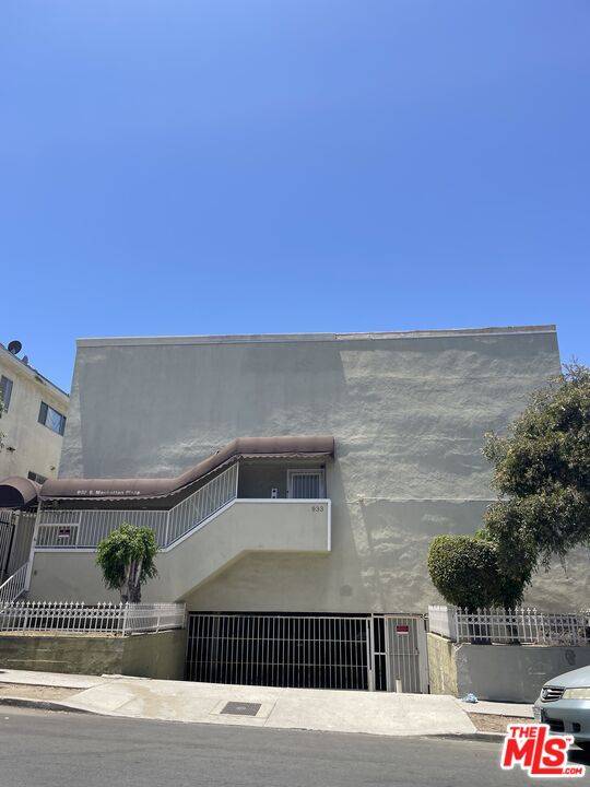 Los Angeles, CA 90019,933 S Manhattan Pl