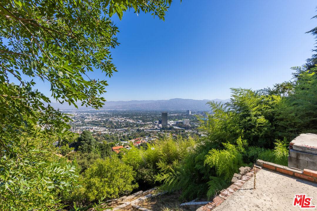 Los Angeles, CA 90046,7803 Torreyson Dr