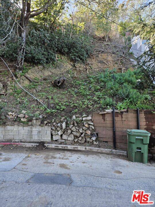 Los Angeles, CA 90068,6893 Pacific View Dr
