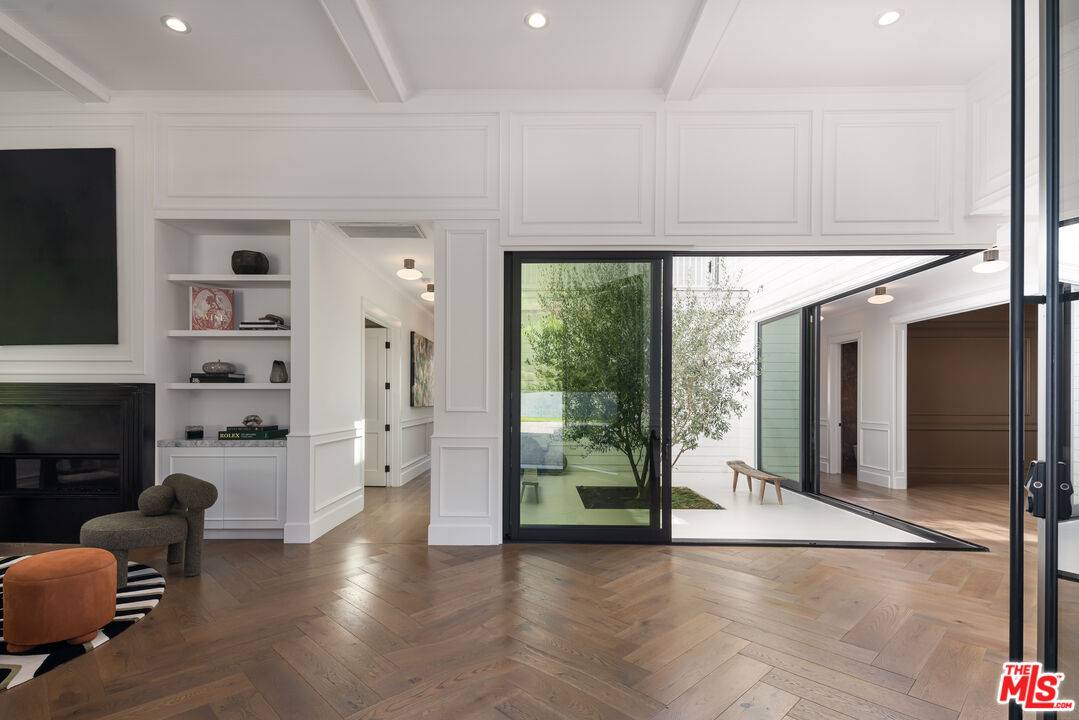 Encino, CA 91316,4639 Balboa Ave