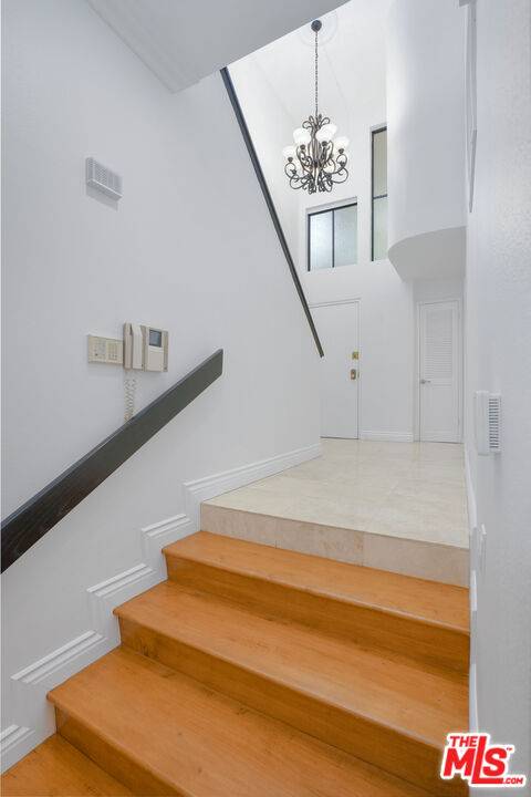 Los Angeles, CA 90049,11636 Montana Ave #107