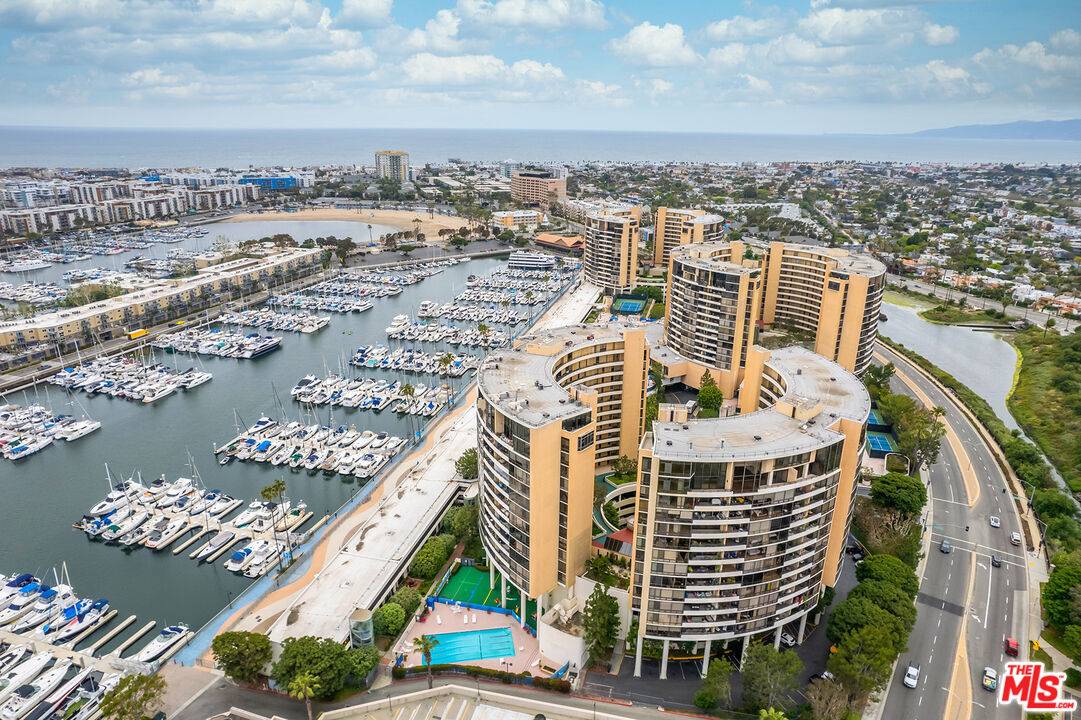 Marina Del Rey, CA 90292,4335 Marina City #136