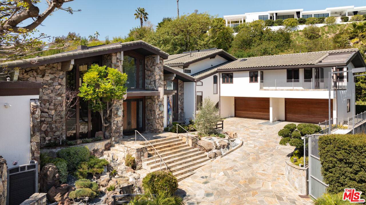 Beverly Hills, CA 90210,1160 Shadow Hill Way