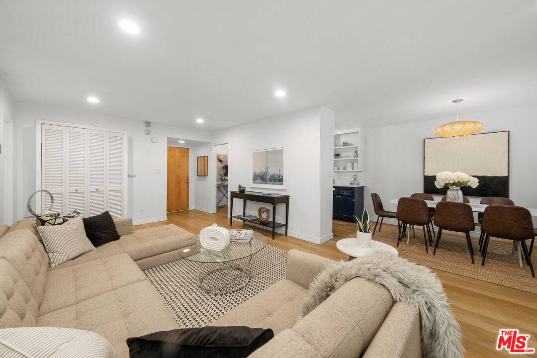 Los Angeles, CA 90039,2929 Waverly Dr #110