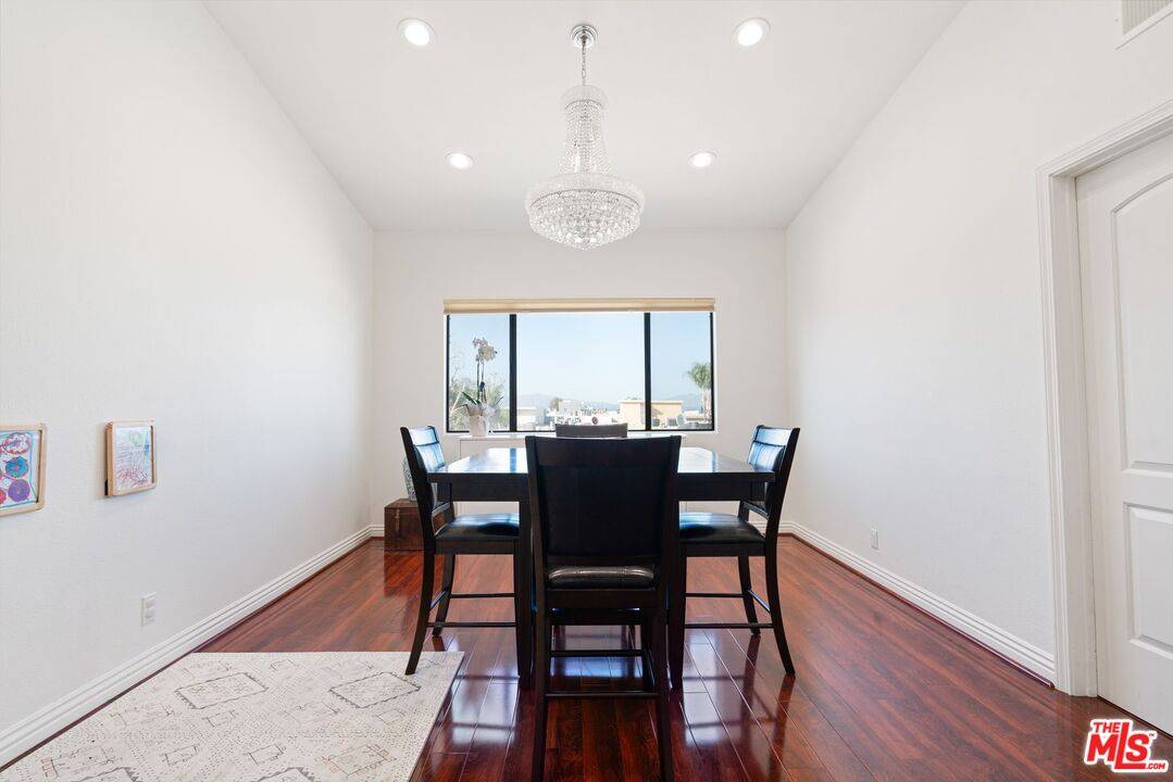 Encino, CA 91316,5416 Zelzah Ave #301