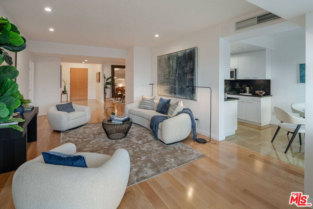 Marina Del Rey, CA 90292,13600 Marina Pointe Dr #304