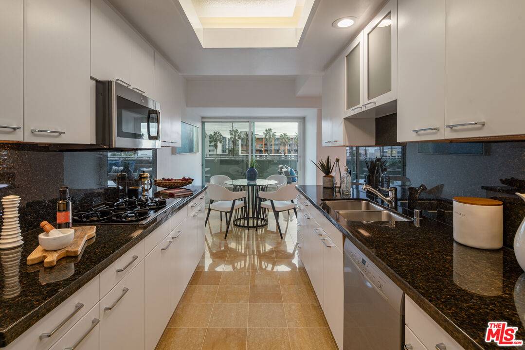 Marina Del Rey, CA 90292,13600 Marina Pointe Dr #304