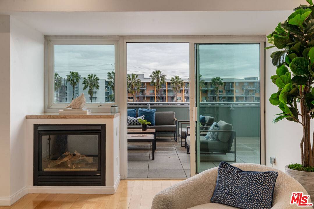 Marina Del Rey, CA 90292,13600 Marina Pointe Dr #304