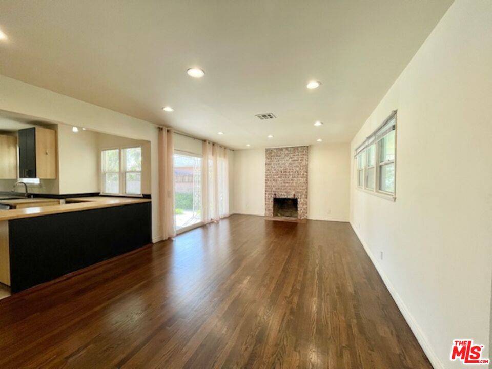 Reseda, CA 91335,19100 Hart St