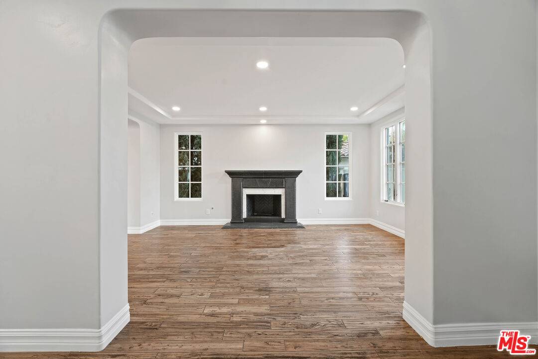 Encino, CA 91316,5309 Louise Ave
