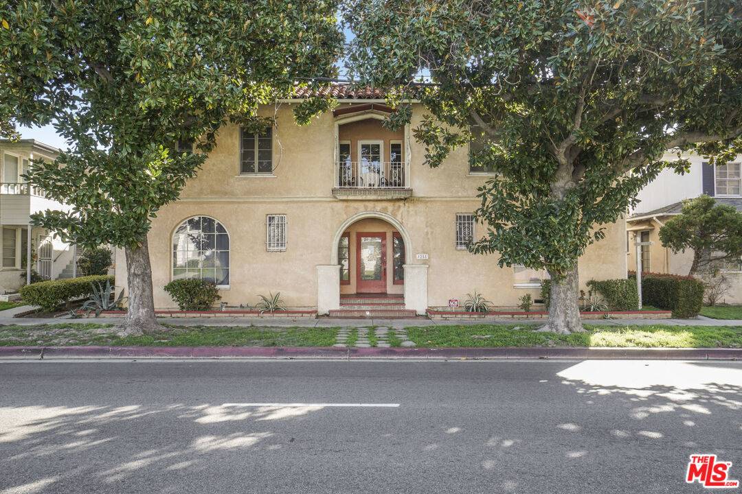Toluca Lake, CA 91602,4258 Cahuenga Blvd