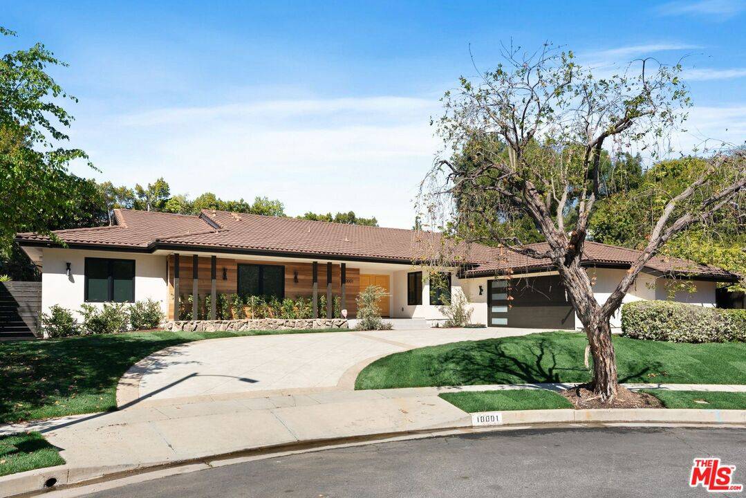 Beverly Hills, CA 90210,10001 Sundial Ln