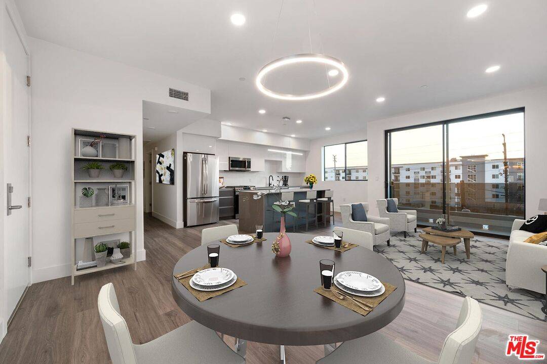North Hollywood, CA 91601,10947 HARTSOOK ST #201