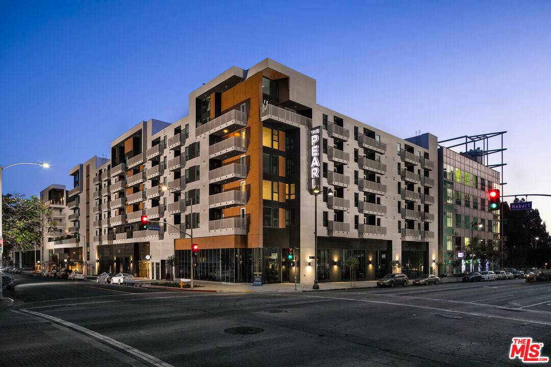 Los Angeles, CA 90005,687 S Hobart BLVD #748