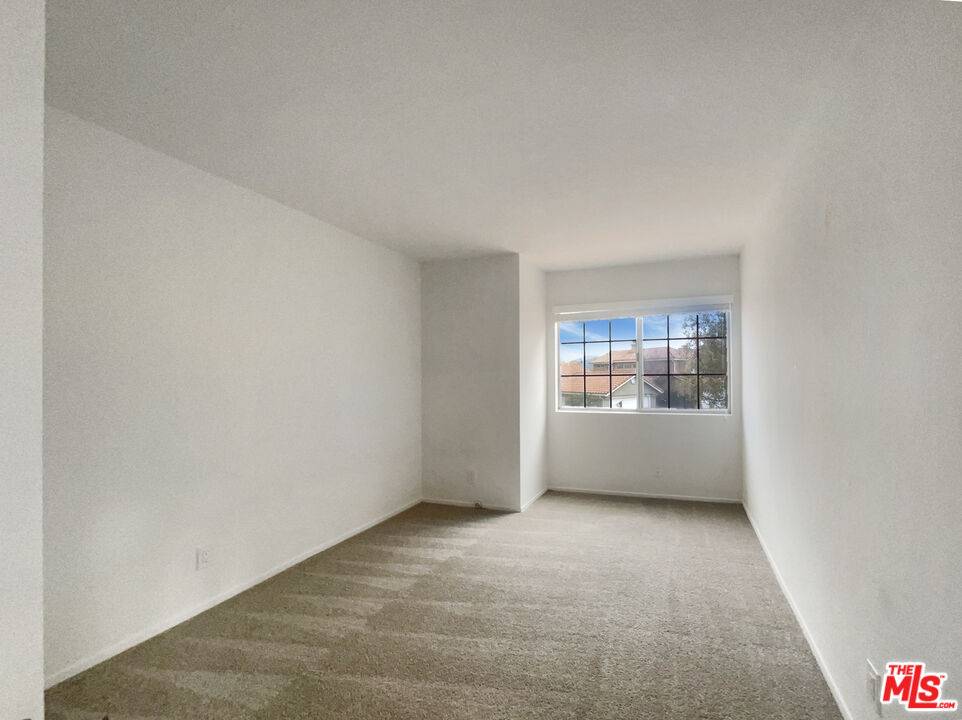 Newhall, CA 91321,19709 Azure Field Dr