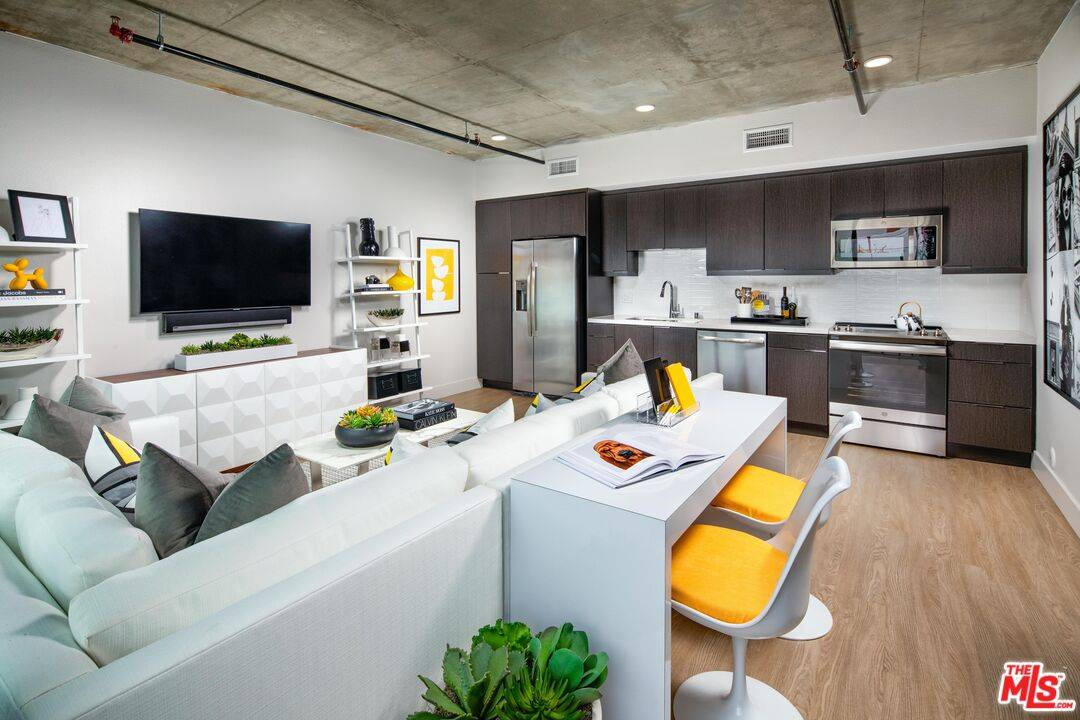 Los Angeles, CA 90012,1101 N Main St #D558