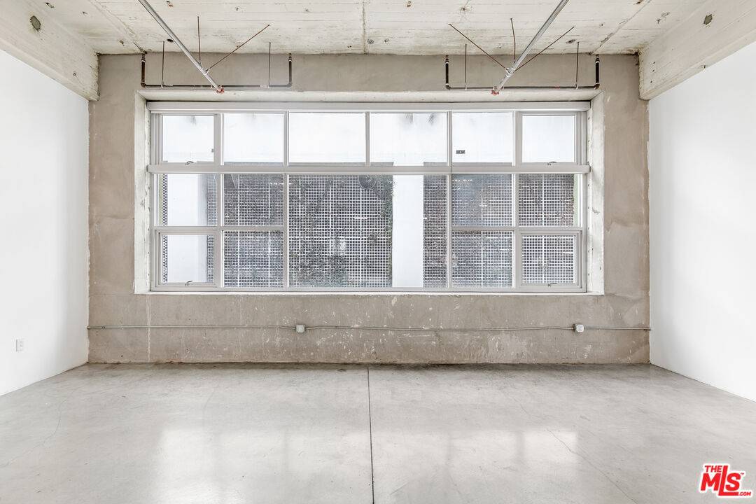 Los Angeles, CA 90015,1130 S Flower St #307