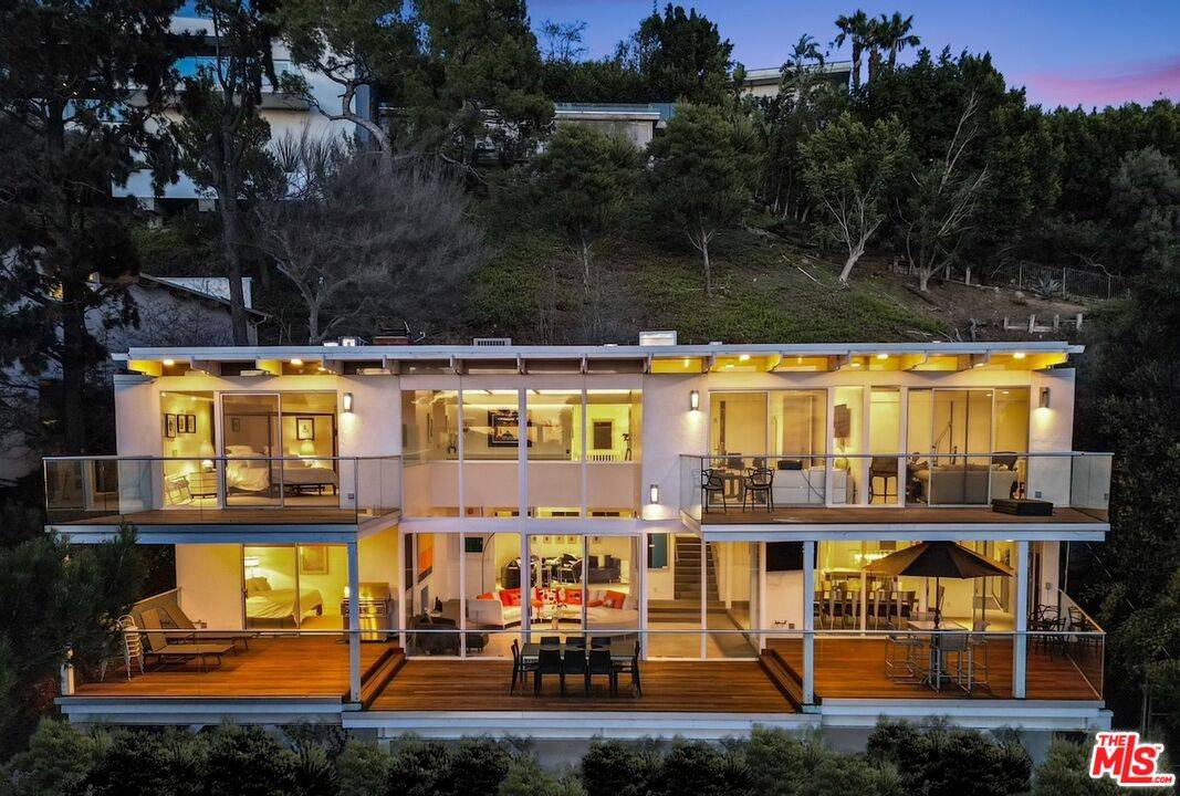 Los Angeles, CA 90069,1501 Skylark Ln