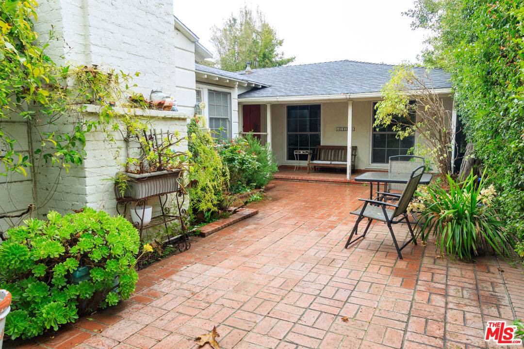 Los Angeles, CA 90049,11362 Homedale St