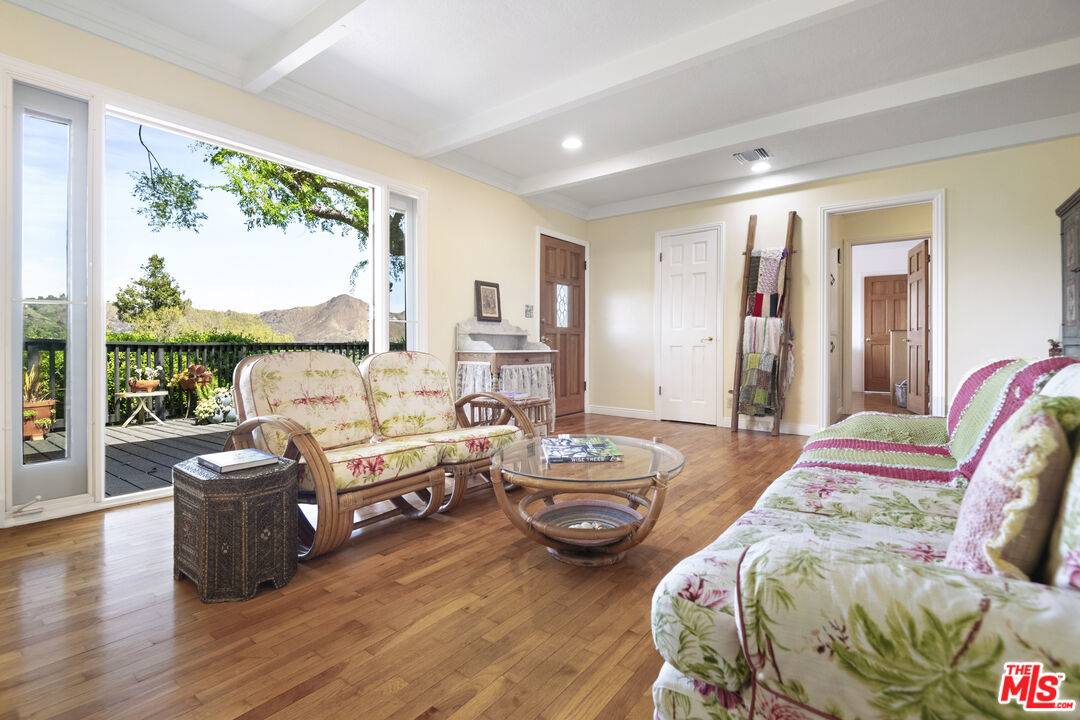 Topanga, CA 90290,1129 Fernwood Pacific Dr